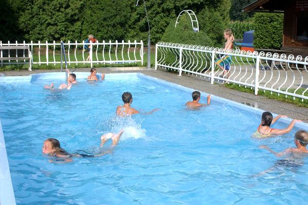 campingplatz_mit_schwimmbad_lbb